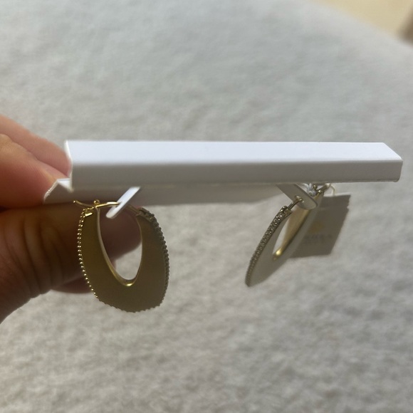 Kendra Scott Gold Hoop Earrings “Adeline Hoop” - Picture 6 of 11